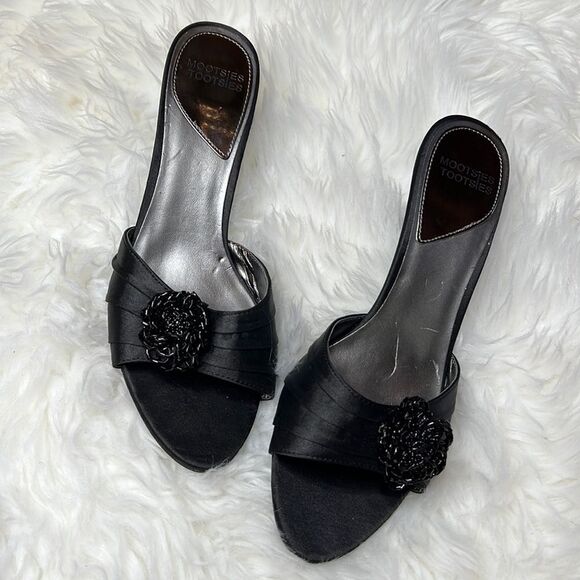 Mootsie Tootsie satin beaded peep toe 3.5 inch heels - Picture 1 of 8